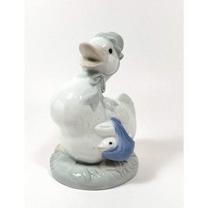 Vintage Ceramic Duck Mom with Baby Duckling Figurine Made in Taiwan 5 Inches